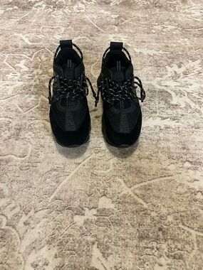 Versace chain reaction